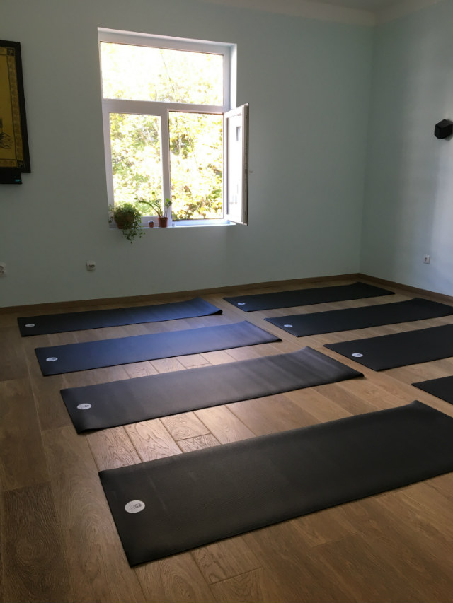 Saraswati Joga Studio i Manduka Studio Gear Oprema